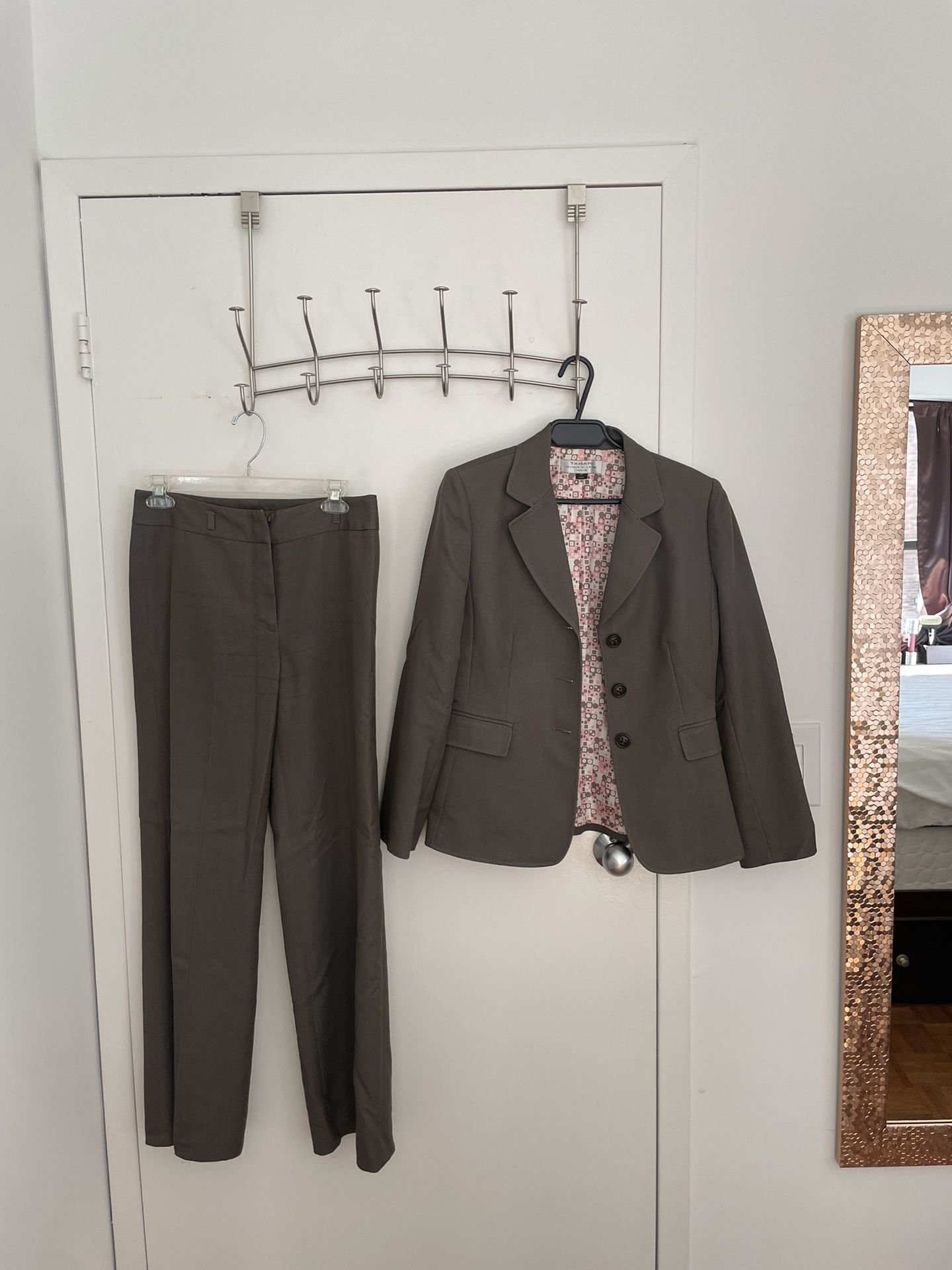 Tahari Women's Pants Suit - Arthur Levine - 4P