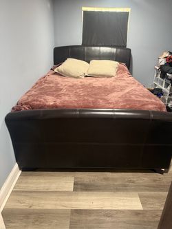 Bed frame, mattress and bed base