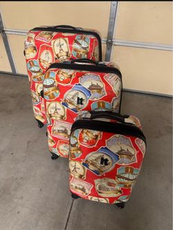 Travel suitcase
