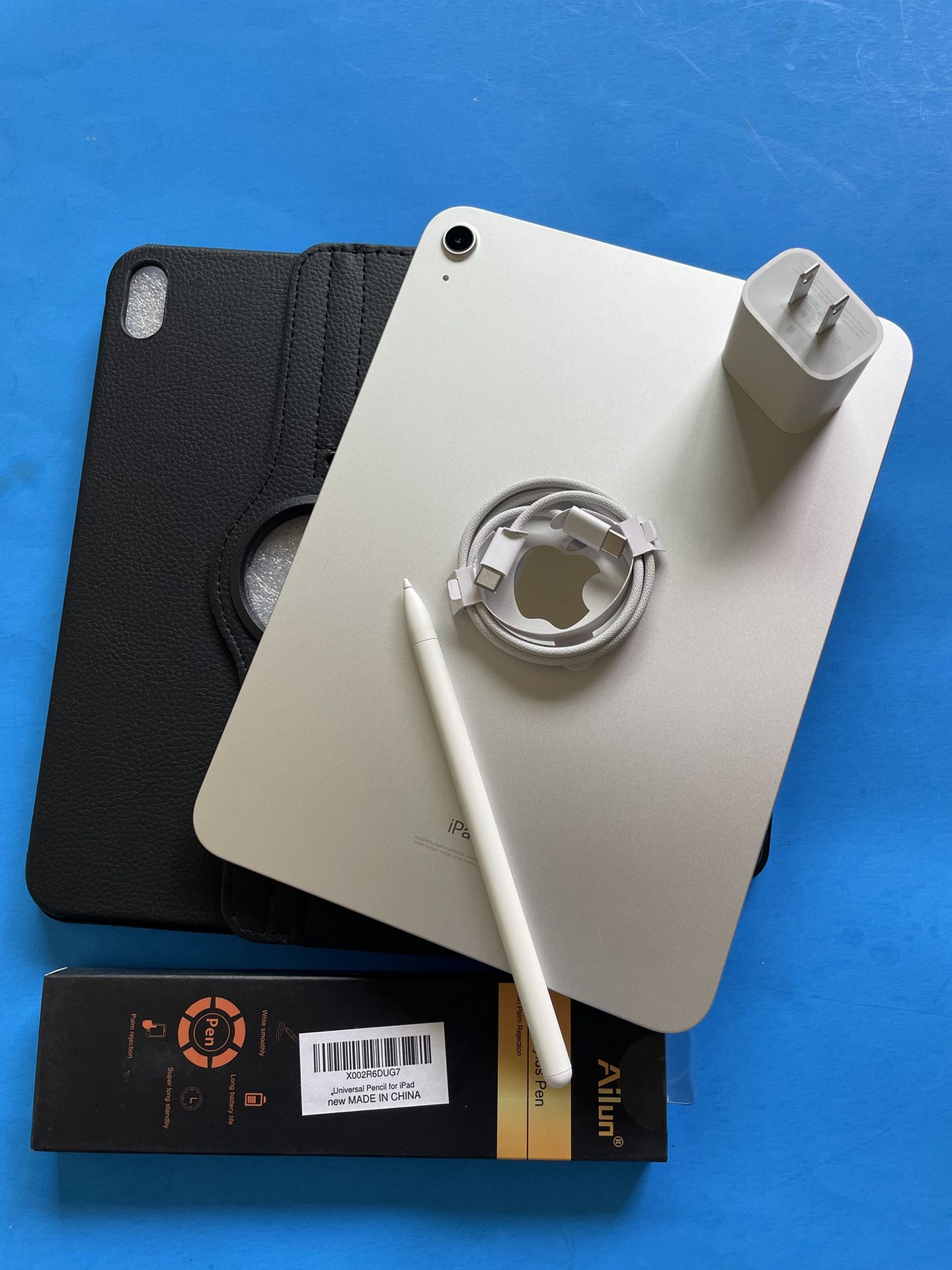 256gb Apple IPad 10th Generation (10.9” Liquid / 2022 model) with pen, keyboard, case & Accessories (warranty 2026)