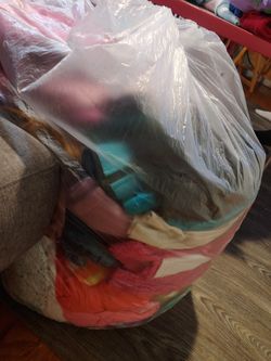 Huge bag of Girls Clothes 3T to 6T (100 plus items)