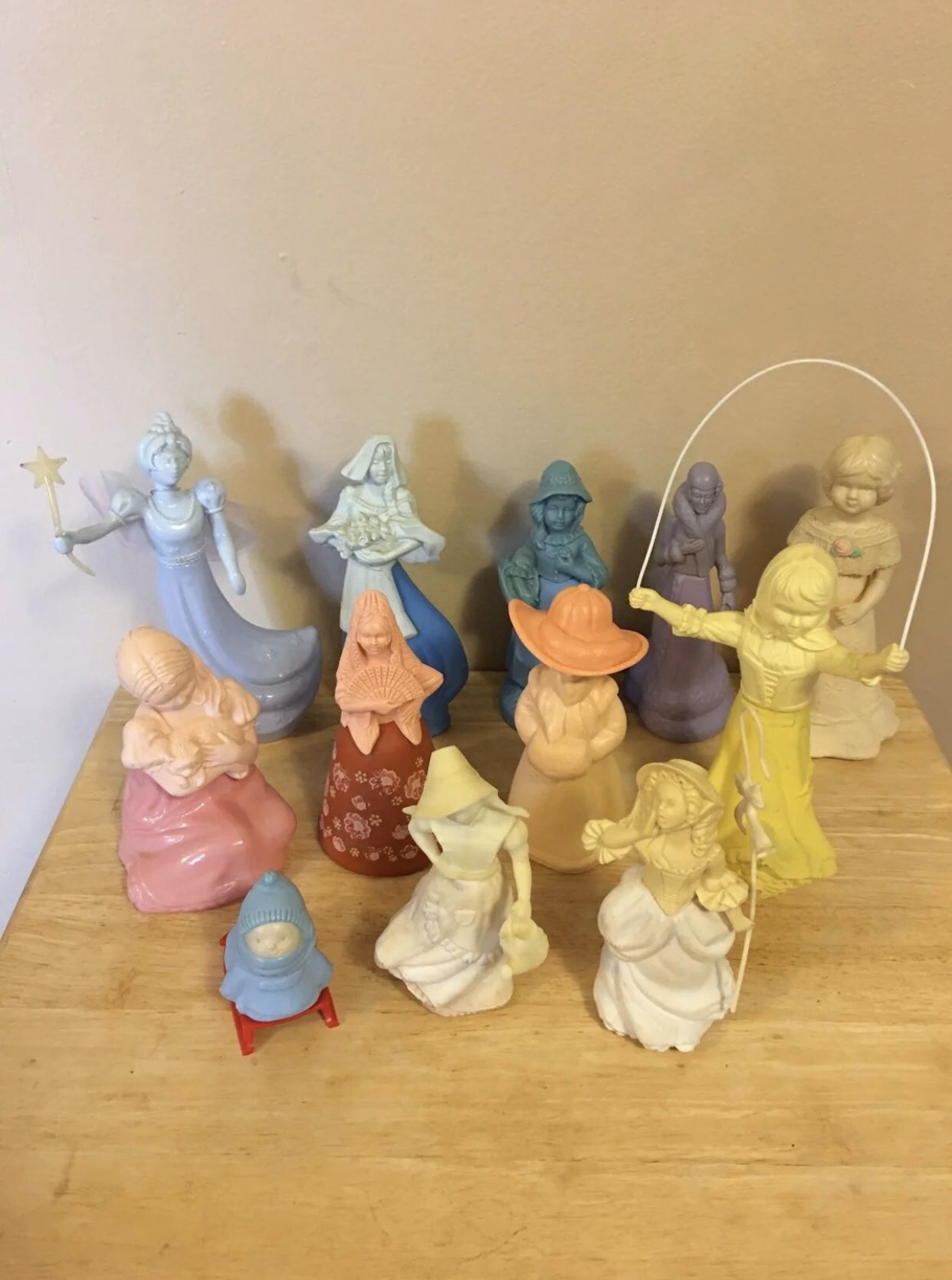 Lot of 12 Avon Figurines