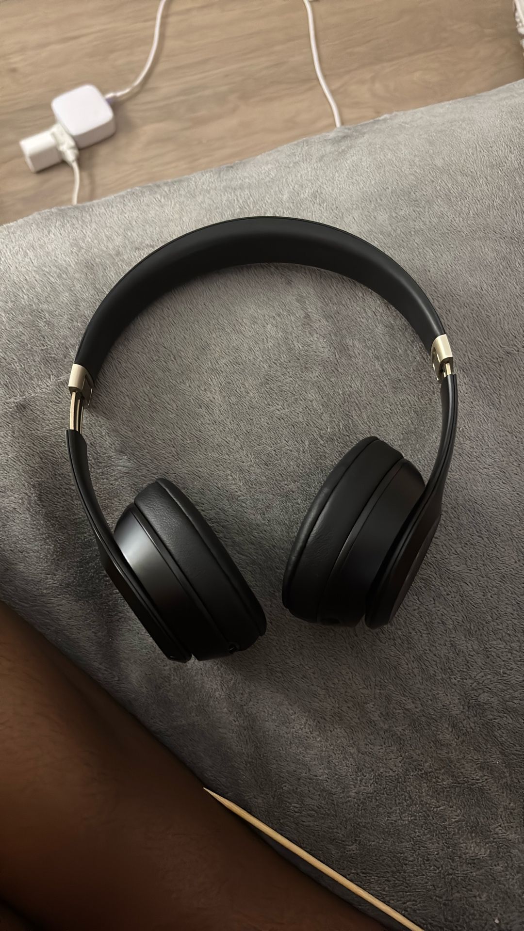 Black And Gold Solo Beats 4