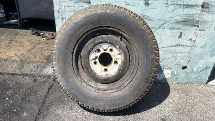 One Ford truck 15 Inch Steelie With Innie Style nubs, 5 On 5.5 Lug pattern fits F100 Or F1 Trucks from the 60s Or older