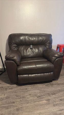LEATHER RECLINING COUCH !!!!!