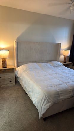 Cama, colchon, mesa de noche, y lamparas todo por 200$