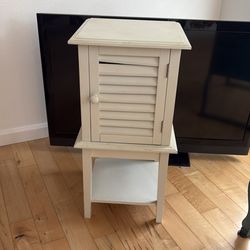 Wooden side table plantation style