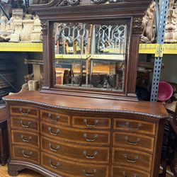 Chippendale Dresser With Mirror 