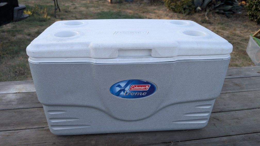 Coleman Xtreme Gray White Insulated Camping Cooler with Drain Vintage Outdoor