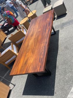 HD buttercup table