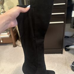 New Never Worn Women’s Boots 
