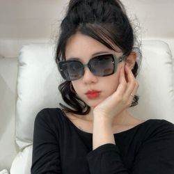 HERME S Fashion Square Frame Sunglasses