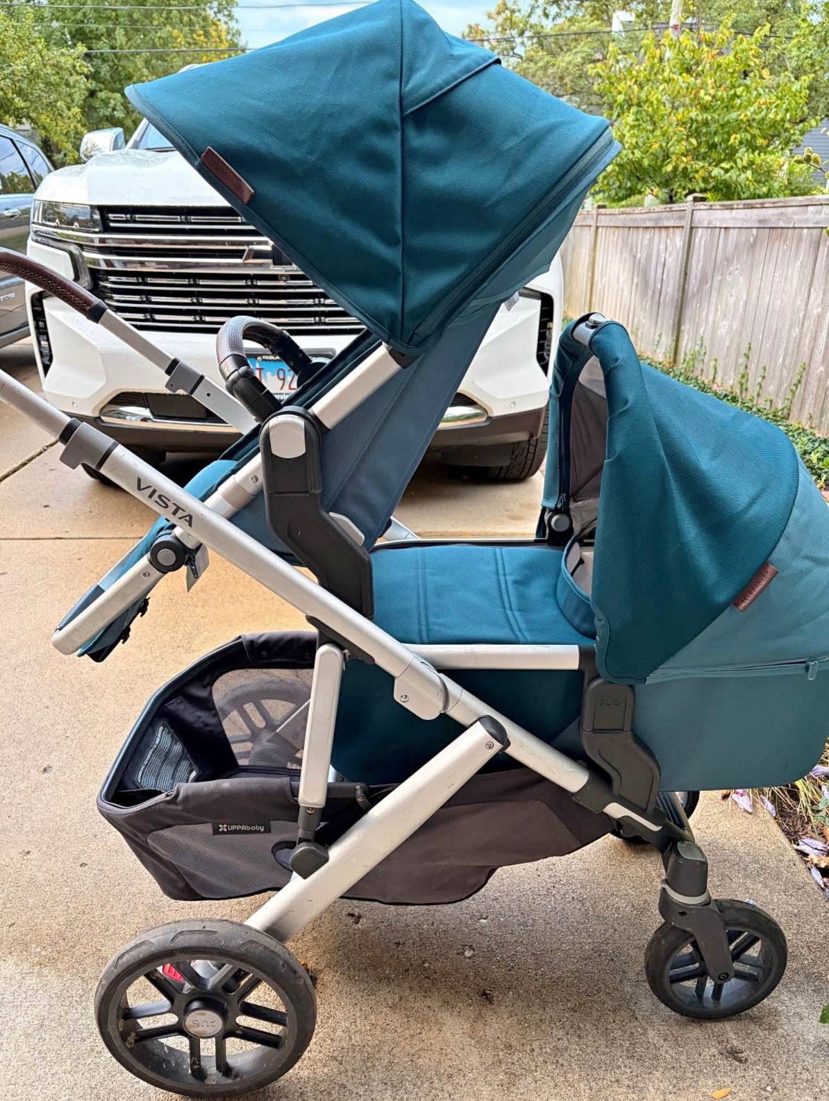 Uppababy Vista V2 Stroller (2021) – Includes Bassinet + Adapters + Weather Guards