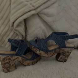 Women’s navy blue high heels