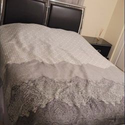 QUEEN BEDROOM SET (NO MATTRESS)