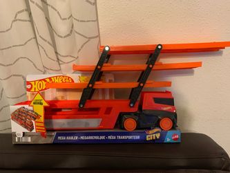 Hot wheels transporter holds up 50 cars