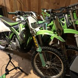 (1) KX 250 (2) KX 125s