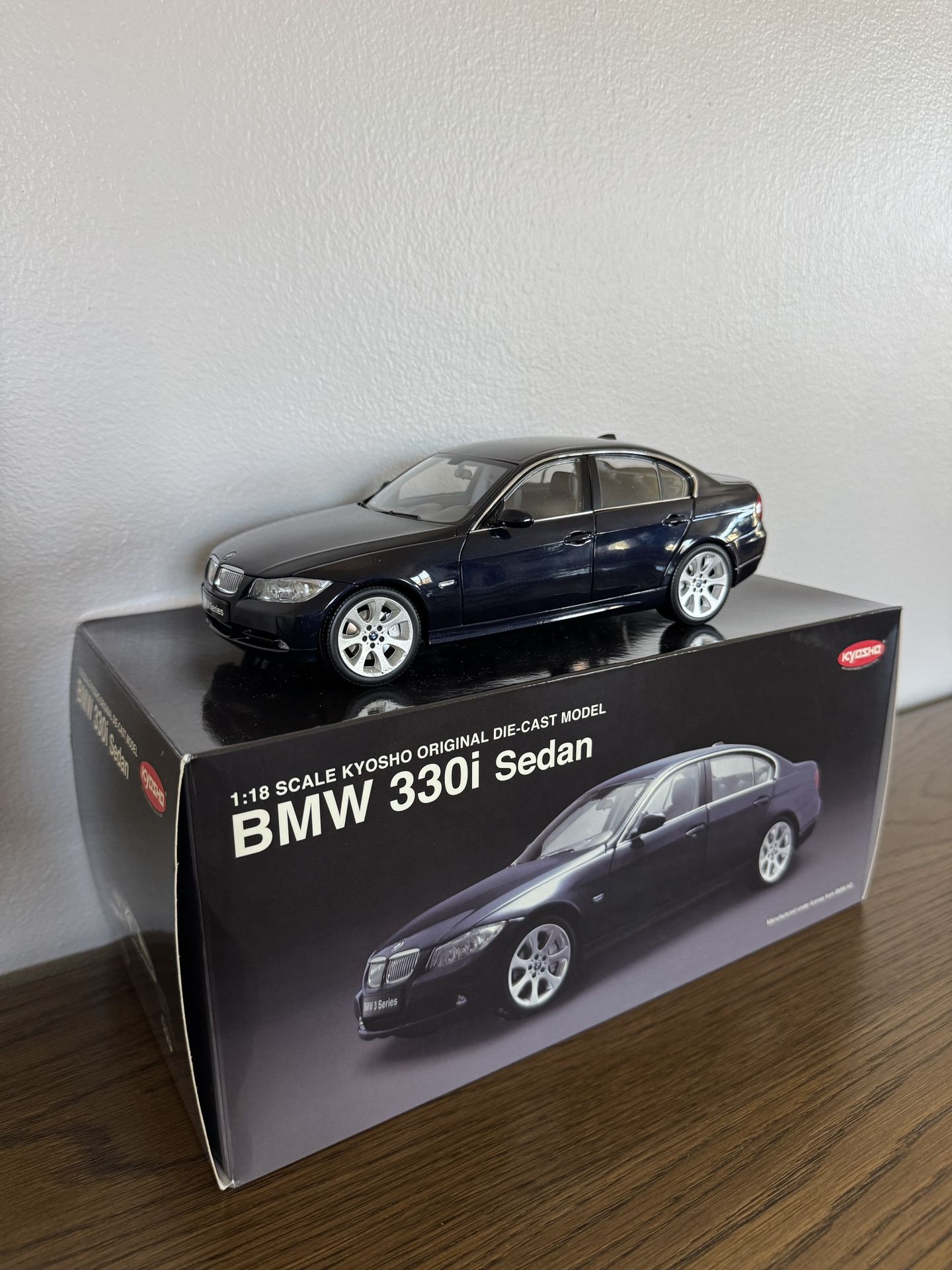 Kyosho 1:18 BMW 330i Navy Blue