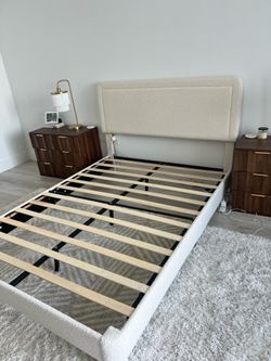 QUEEN BEDFRAME FOR SALE!