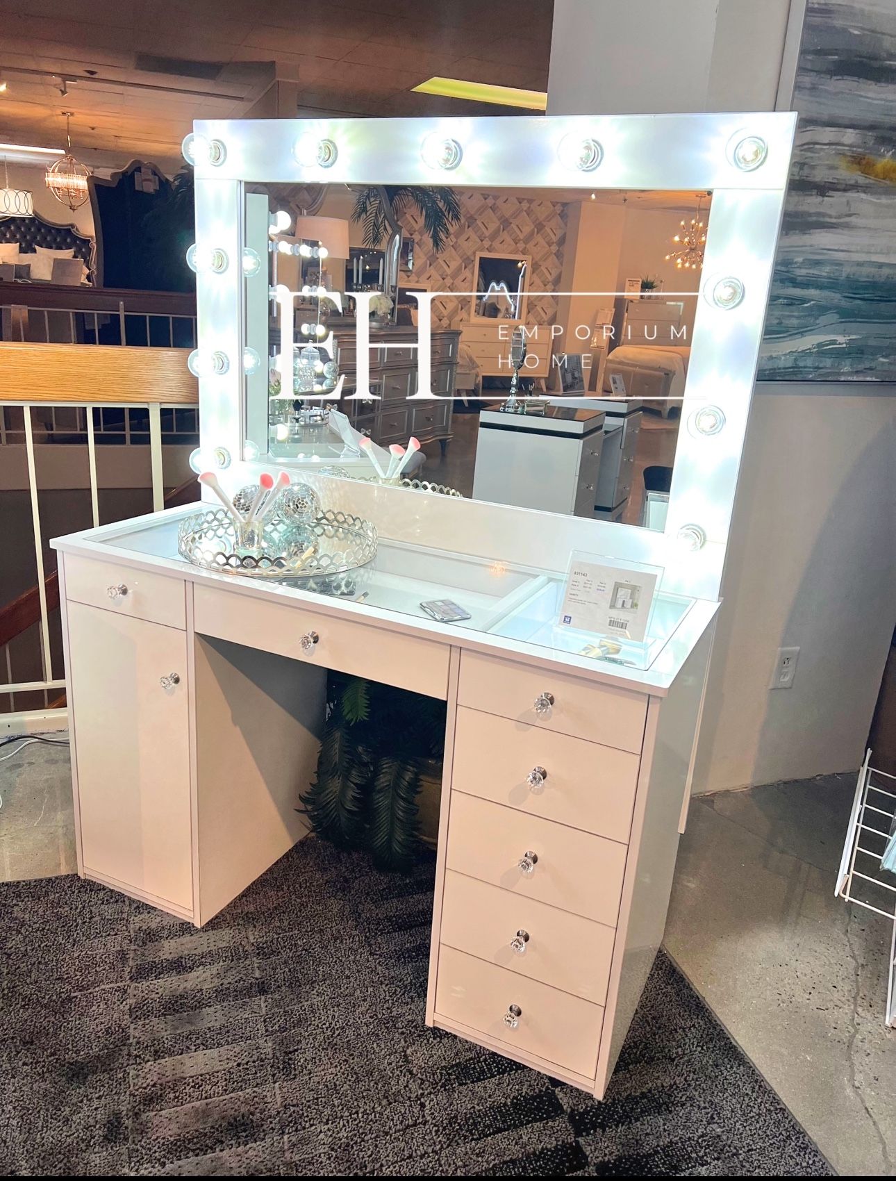 White Hollywood LED MAKEUP VANITY