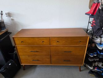 Living Spaces Mid-Century Modern 6-Drawer Dresser – Alton Wood