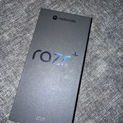Motorola Razr + 2025 (Hot Pink) 