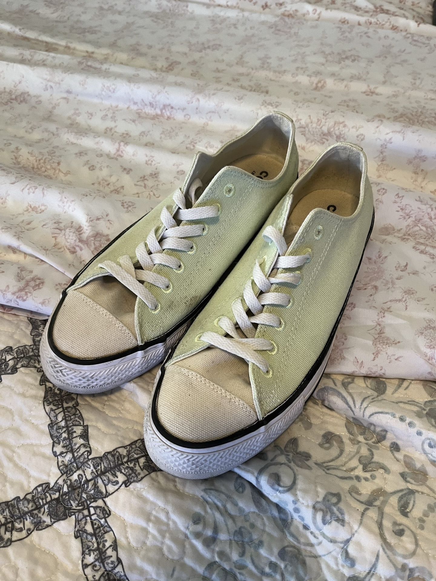 Converse Women’s Size 10.5