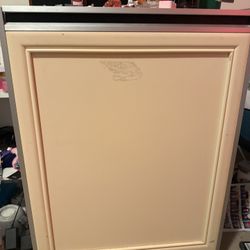 Sub-zero Undercounter Fridge/freezer 