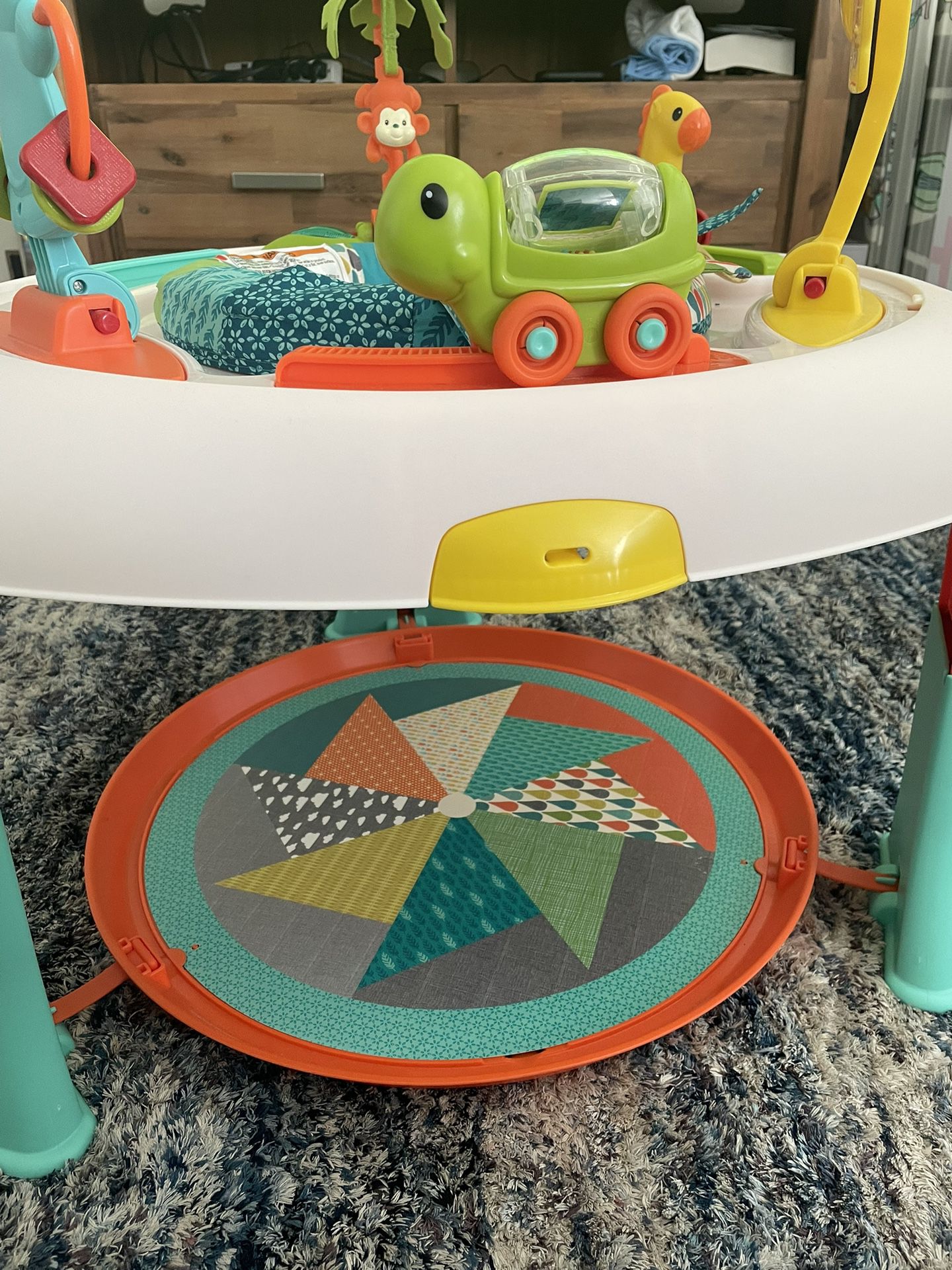 Infantino 2-in-1 Activity Center 