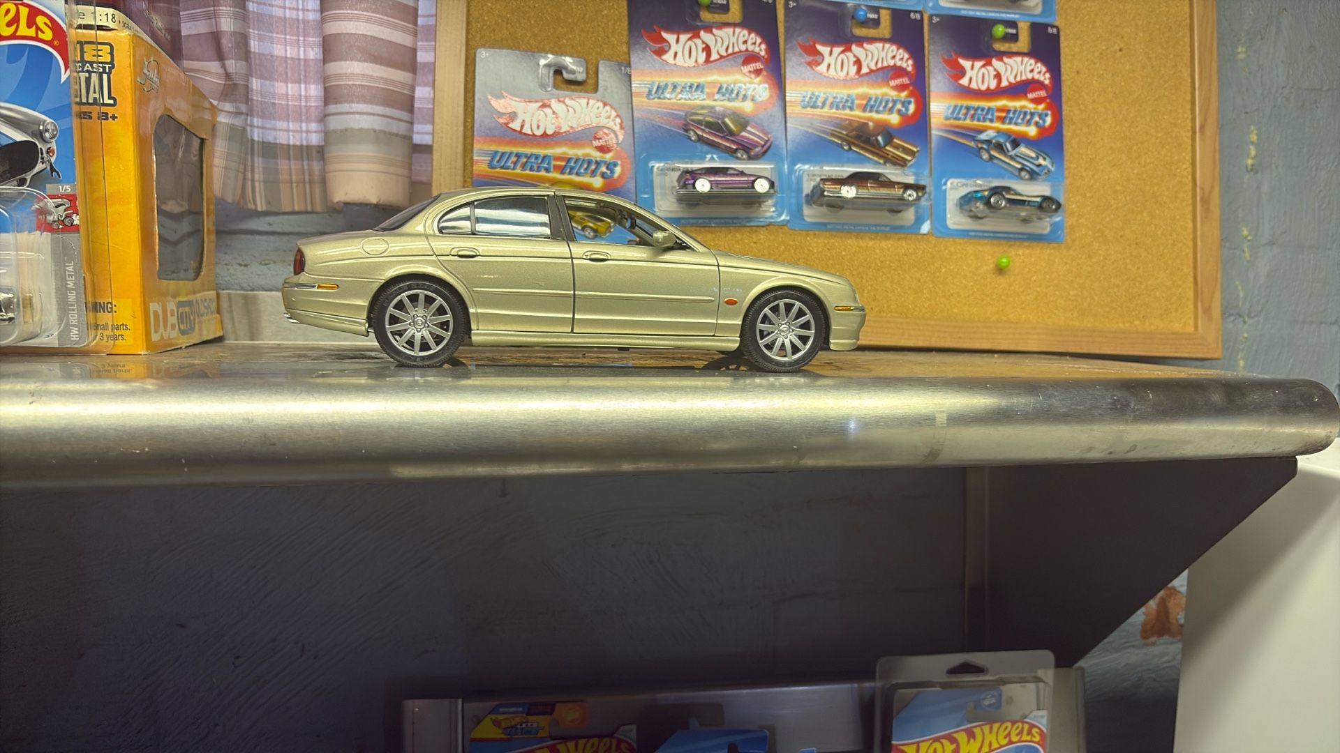 Maisto 1/18 - Jaguar S Type 1999 Beige Metal