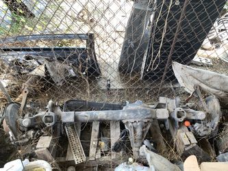 Land rower front axle assembly