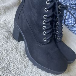 Black suede Boots