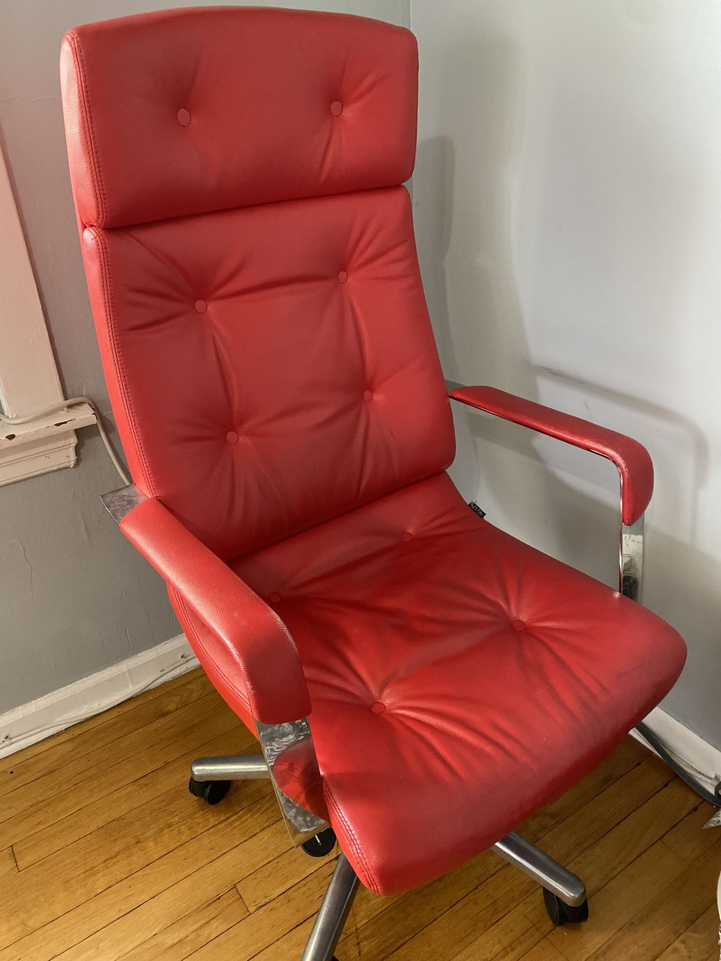 Zuri Furniture Perot High Back Aluminum Base Genuine Leather Executive