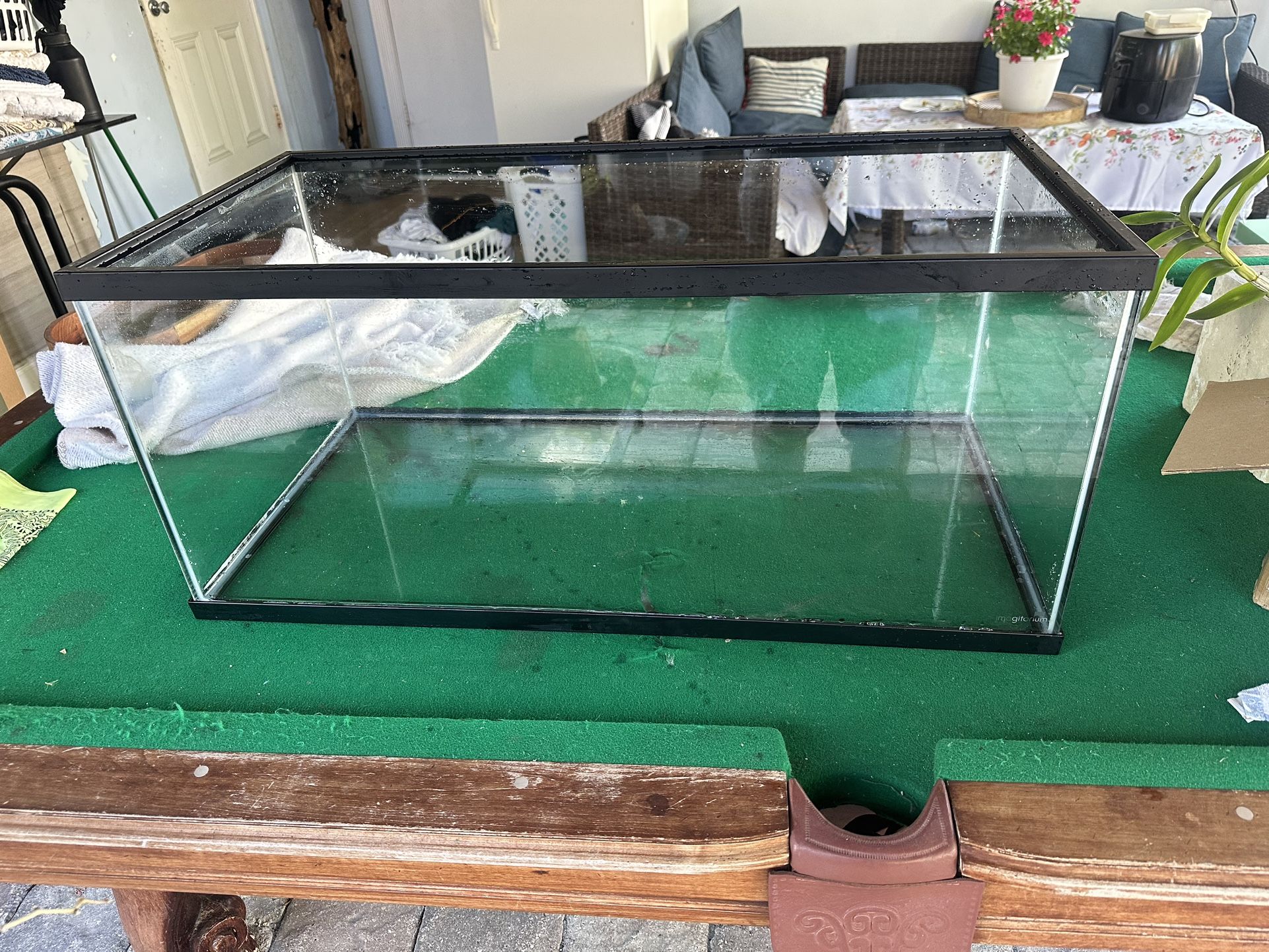 Fish Tank 18x 36 Inc  40 Galos 