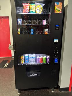 WITTERN MODEL 3589 COMMERCIAL VENDING MACHINE – UPDATED CARD READER