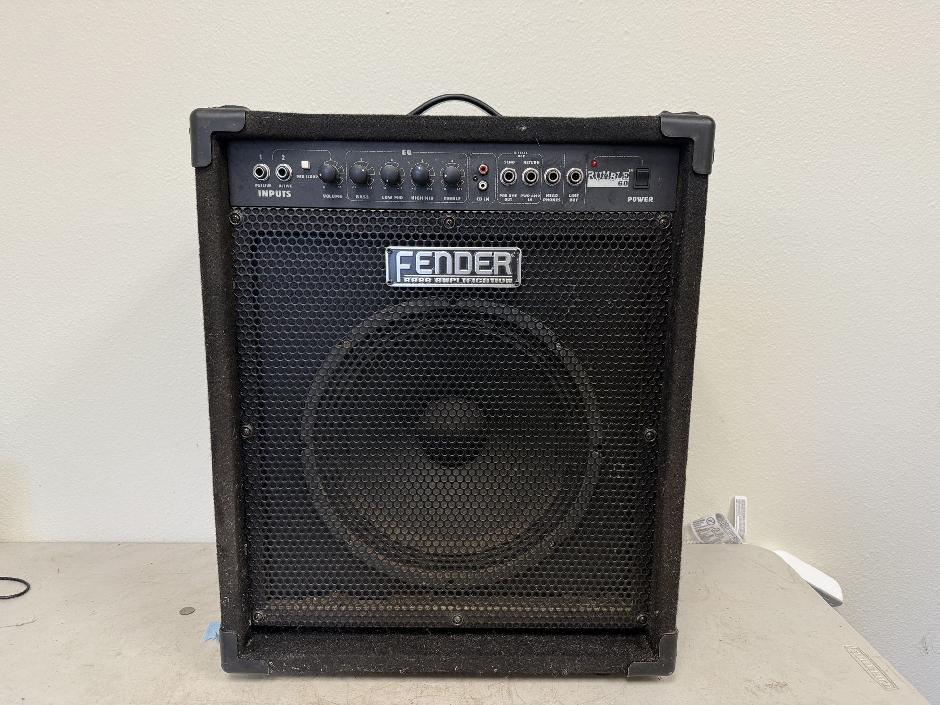 Fender Rumble 60 Bass Amplifier 12” Speaker Combo Amp with Pulsating Red LED