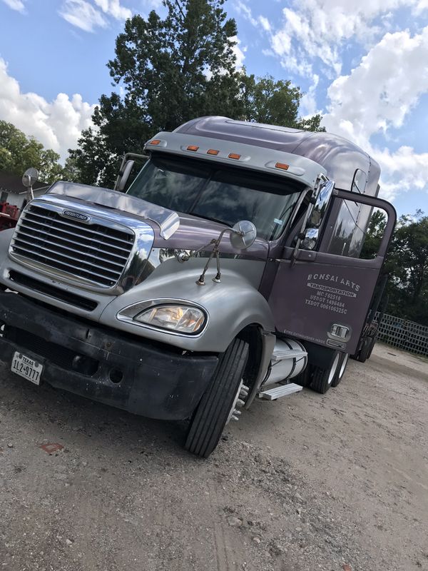 2007 Freightliner 18 wheeler for Sale in Houston, TX - OfferUp