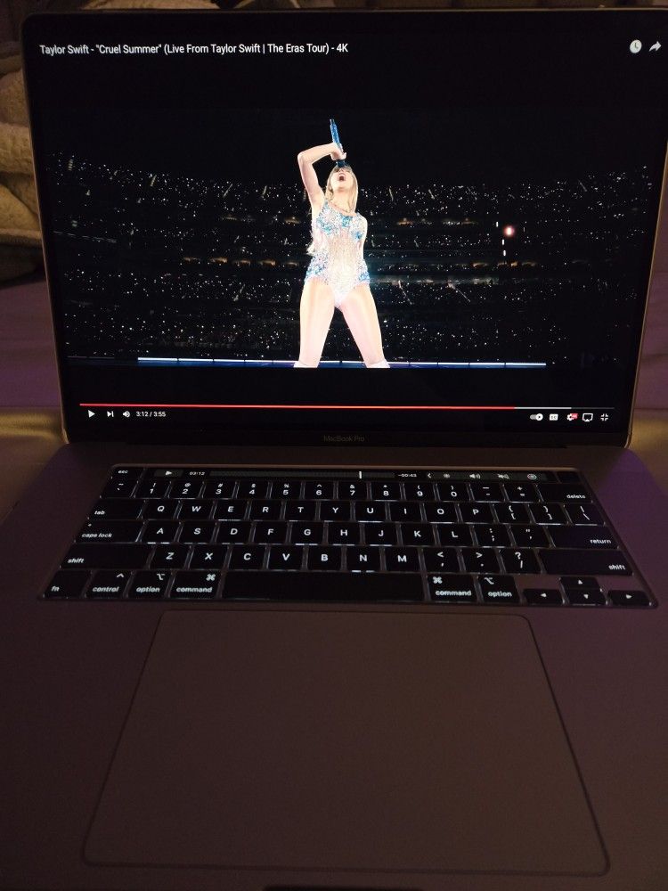 16" MacBook Pro 32GB RAM 512GB SSD 2020 purchased for 3000$+ Low cycle count No Trades