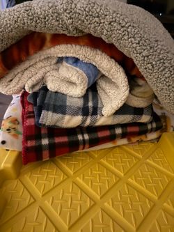 Throw blanket I have 6 different ones $2 each