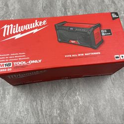 Milwaukee M18 Bluetooth jobsite Radio