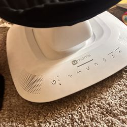 4 Moms  MamaRoo