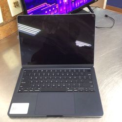 Apple Laptop  MacBook Air 13in 2024