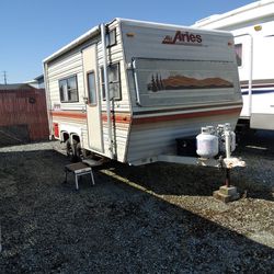 1986 Ares Travel Trailer 18 Ft
