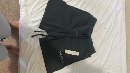 Black essential short reps