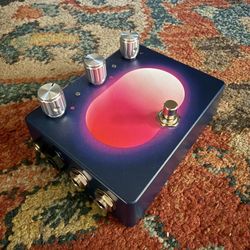 The Pill Stereo Ducking Compression Pedal