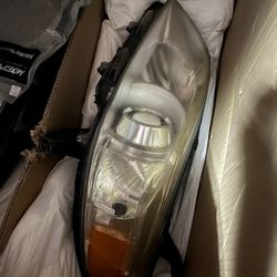 2011 Toyota Sienna Pair Of Front Headlights