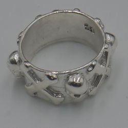 STERLING SILVER 925 RING SIZE 8 SCULL DESIGN. MINT CONDITION.872450-1.