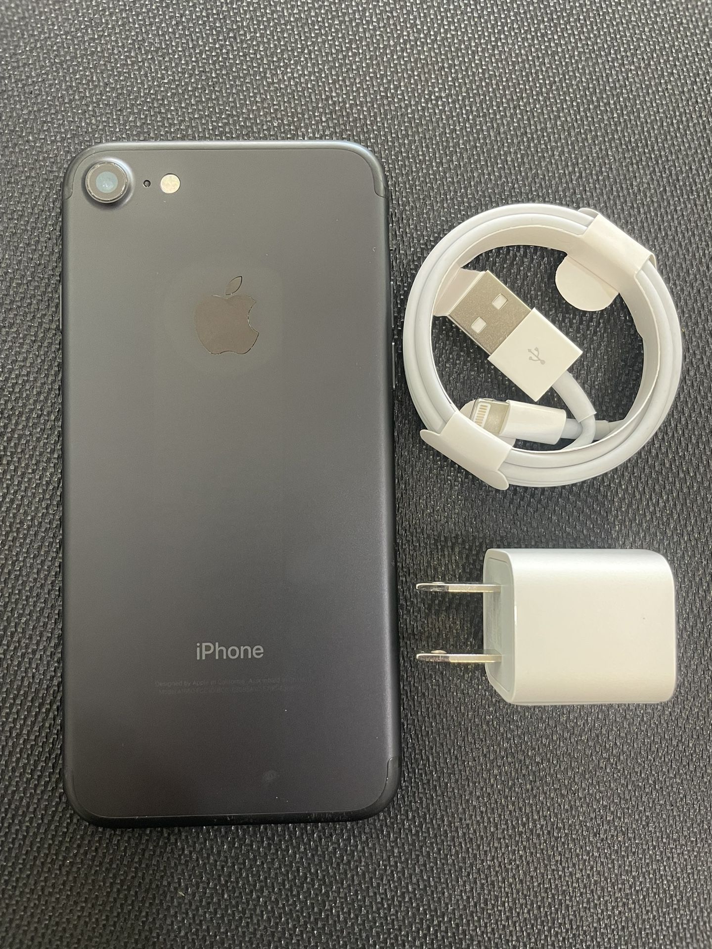 Factory Unlocked Apple iPhone 7 32gb, sold with warranty 