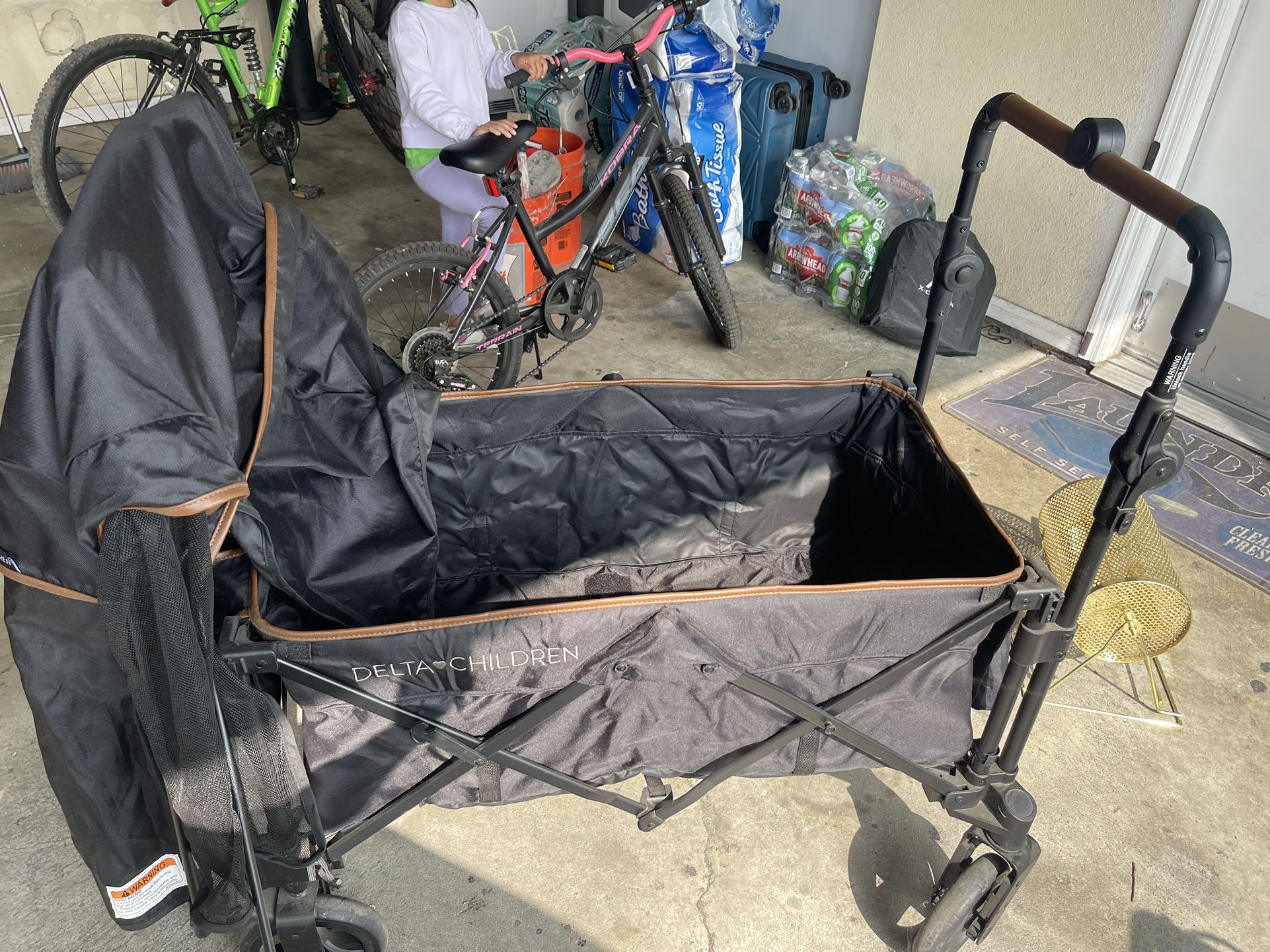 Delta Children Wagon