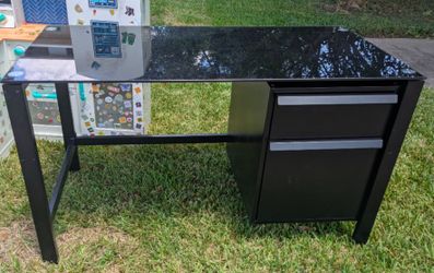 Free Black Metal Desk Glass Top
